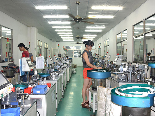 部品自動組み立て