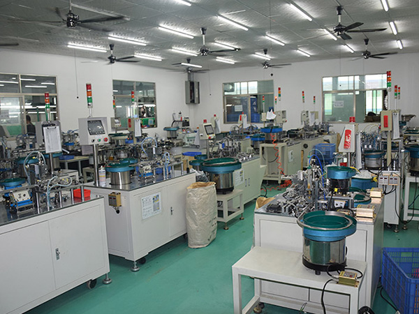 スイッチ製品組み立て